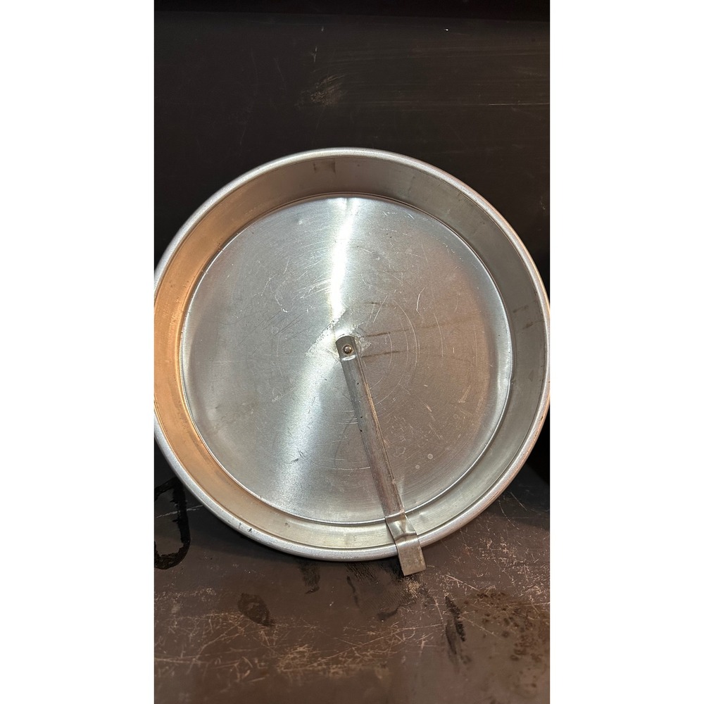Vintage Century Aluminum Ware 9 Inch Round Cake Pan with Rotating Cutter USA
